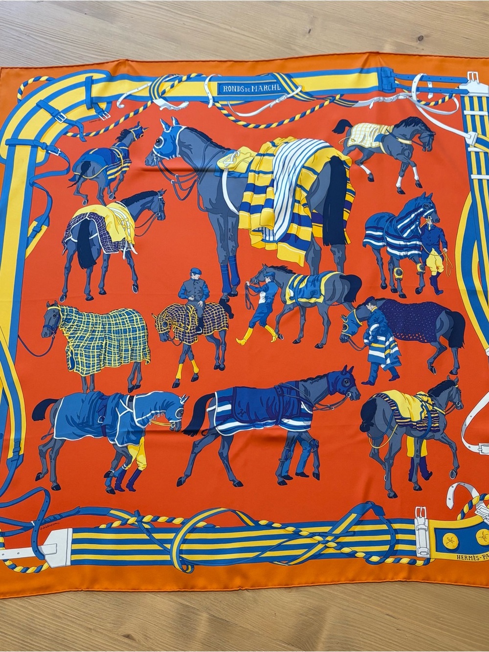 Authentic Hermès Silk Scarf "Ronds de Marche" 90 cm – Unworn with Box